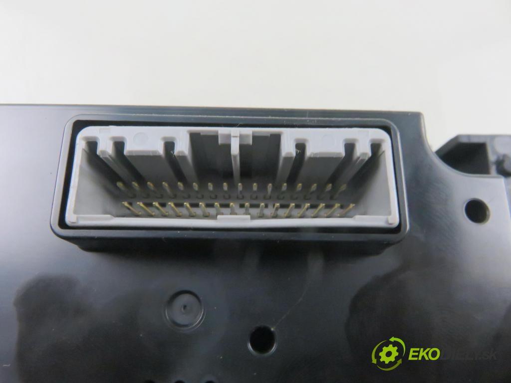 SUZUKI GRAND VITARA II (JT, TE, TD) SUV 2006 103,00 2.0 140 (JB420W) - J20A 1995,00 Panel topení KLIMATRONIK 3951064J0