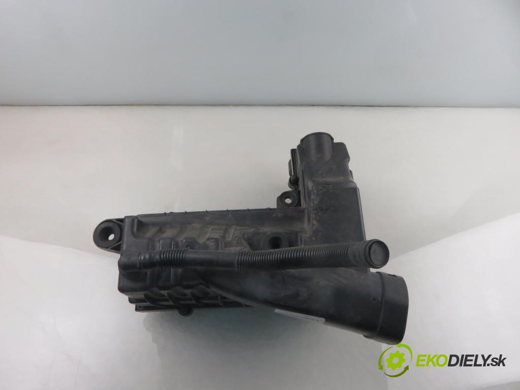 VW PASSAT B6 Variant (3C5) KOMBI 2009 125,00 2.0 TDI - CBBB 1968,00 Obal filtra vzduchu 3C0129607 ; 3C0129601 (Obal vzduchového filtra)