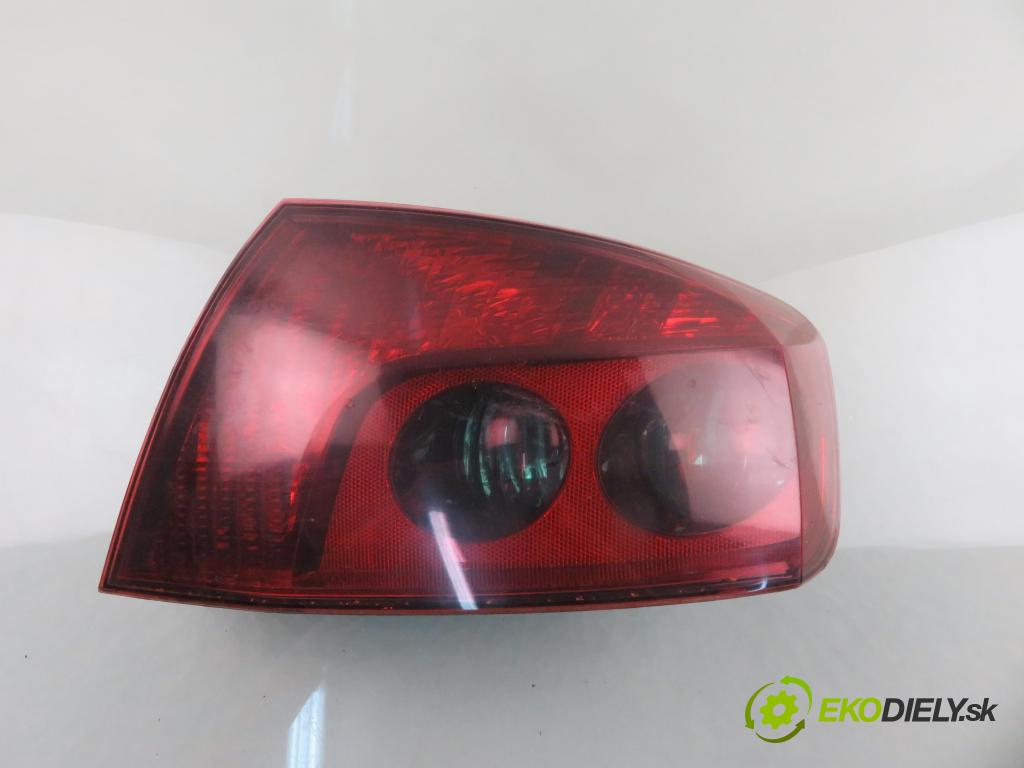 PEUGEOT 407 (6D_) SEDAN 2008 80,00 1.6 HDi 110 - 9HZ (DV6TED4) 1560,00 světlo pravé zadní 