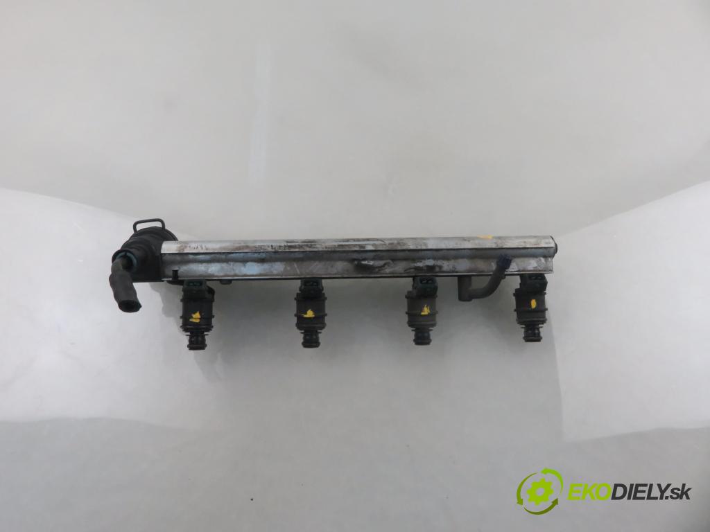 VOLVO V40 Kombi (645) KOMBI 2001 90,00 1.8 122 - B 4184 S2 1783,00 Lišta vstrekovacia 6900370 ; 9202694 (Vstrekovacia lišta)