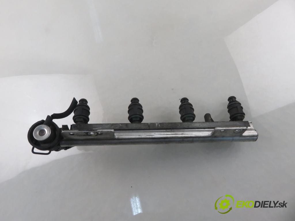 VOLVO V40 Kombi (645) KOMBI 2001 90,00 1.8 122 - B 4184 S2 1783,00 Lišta vstrekovacia 6900370 ; 9202694 (Vstrekovacia lišta)