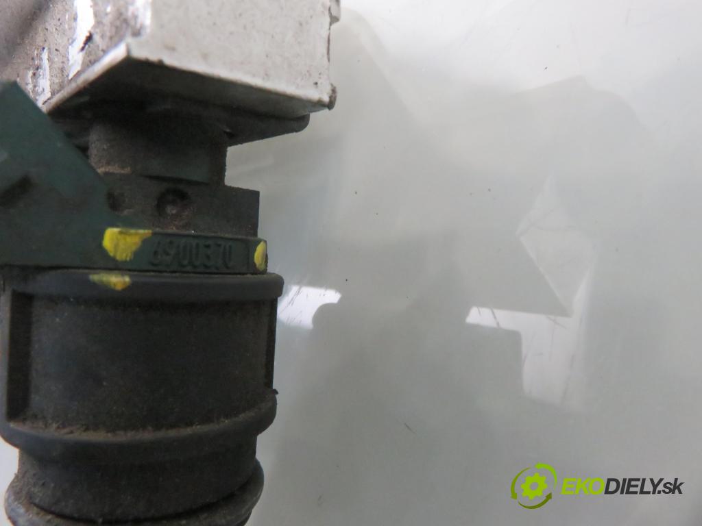 VOLVO V40 Kombi (645) KOMBI 2001 90,00 1.8 122 - B 4184 S2 1783,00 Lišta vstrekovacia 6900370 ; 9202694 (Vstrekovacia lišta)