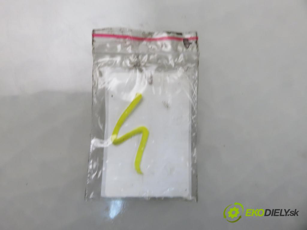 FIAT CROMA (194_) KOMBI 2005 88,00 1.9 D Multijet 120 - 939 A1.000 1910,00 vstrekovač 0445110244 (Vstrekovač paliva)