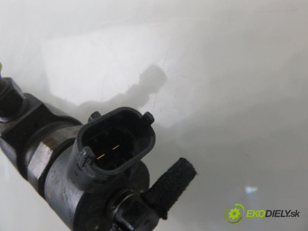 FIAT CROMA (194_) KOMBI 2005 88,00 1.9 D Multijet 120 - 939 A1.000 1910,00 vstrekovač 0445110244 (Vstrekovač paliva)