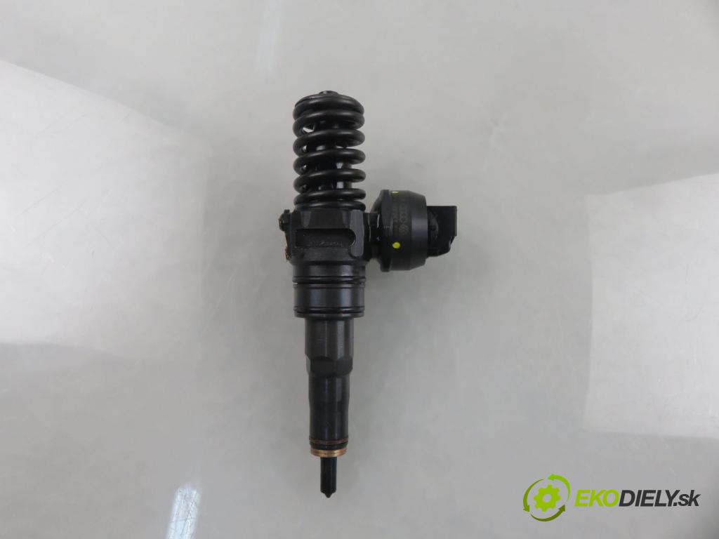 SEAT ALTEA (5P1) MINIVAN 2005 77,00 1.9 TDI PD 105 - BJB 1896,00 Vstrekovač 038130073AG ; 0414720215 (Vstrekovač paliva)