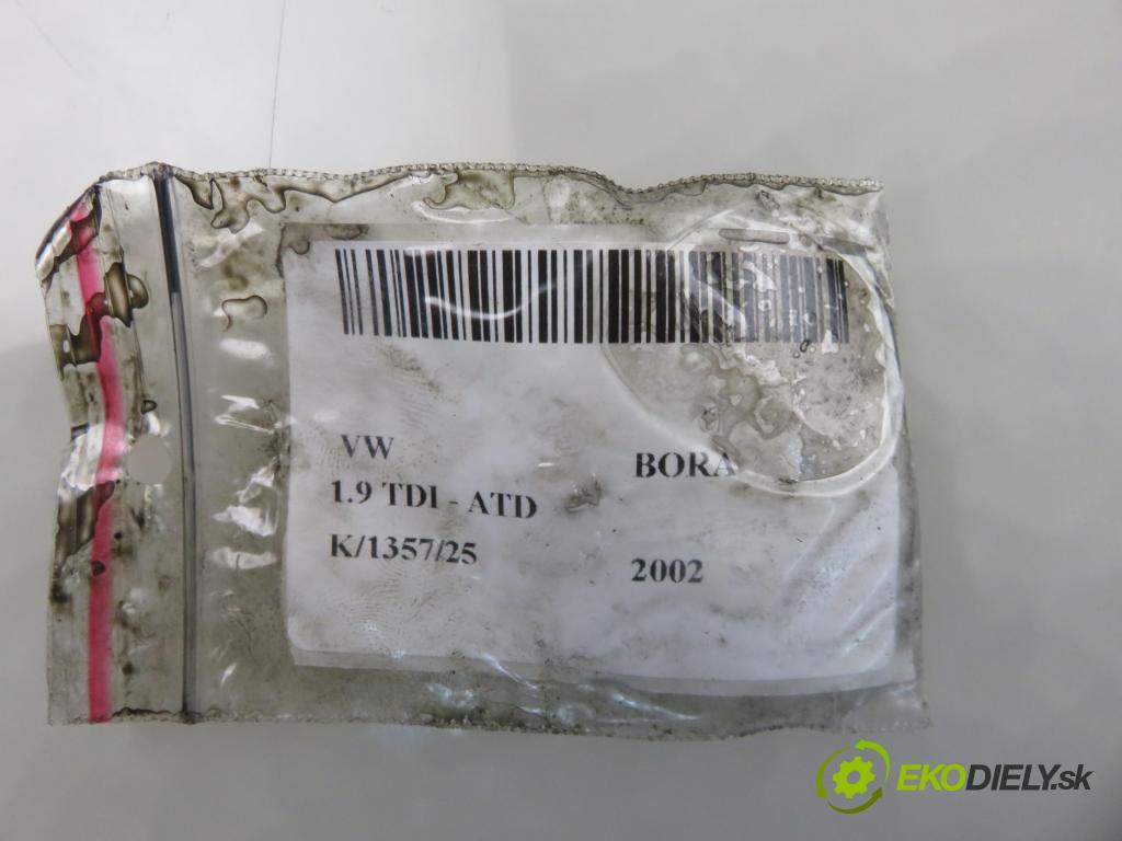 VW BORA (1J2) SEDAN 2002 74,00 1.9 TDI PD 101 - ATD 1896,00 Vstrekovač 038130073J (Vstrekovač paliva)
