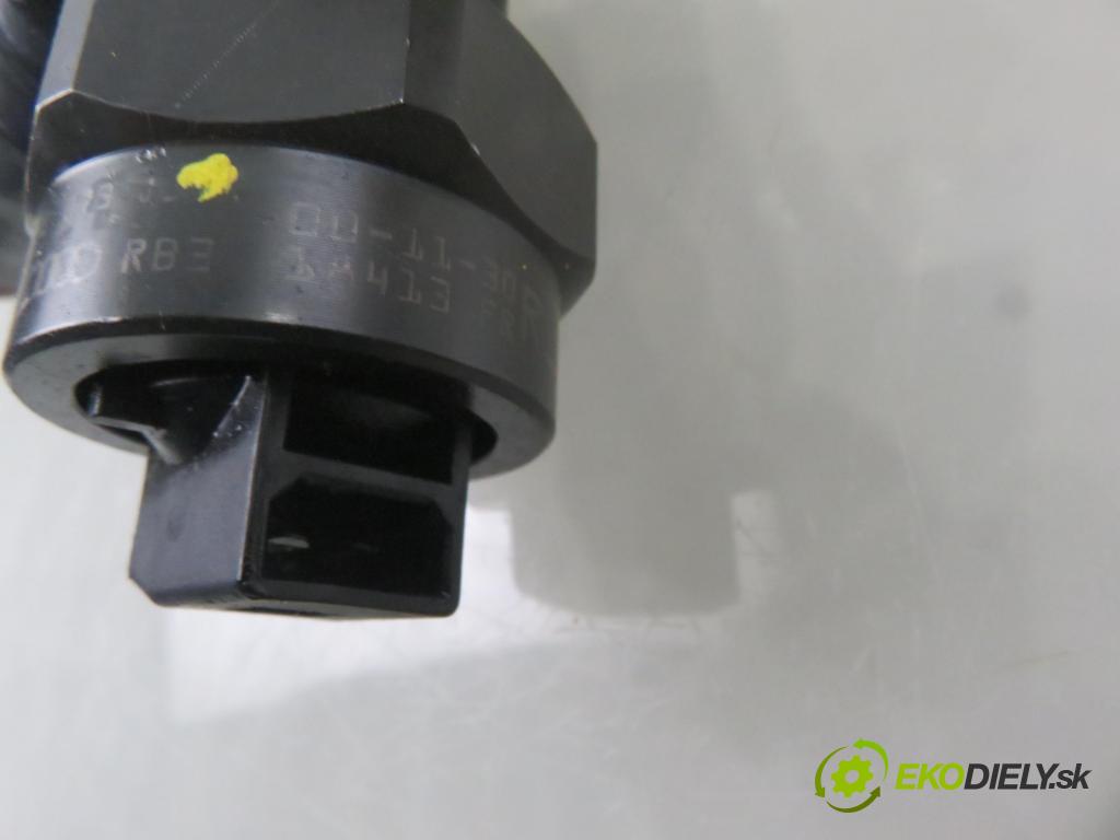 VW BORA (1J2) SEDAN 2002 74,00 1.9 TDI PD 101 - ATD 1896,00 Vstrekovač 038130073J ; 0414720015 (Vstrekovač paliva)