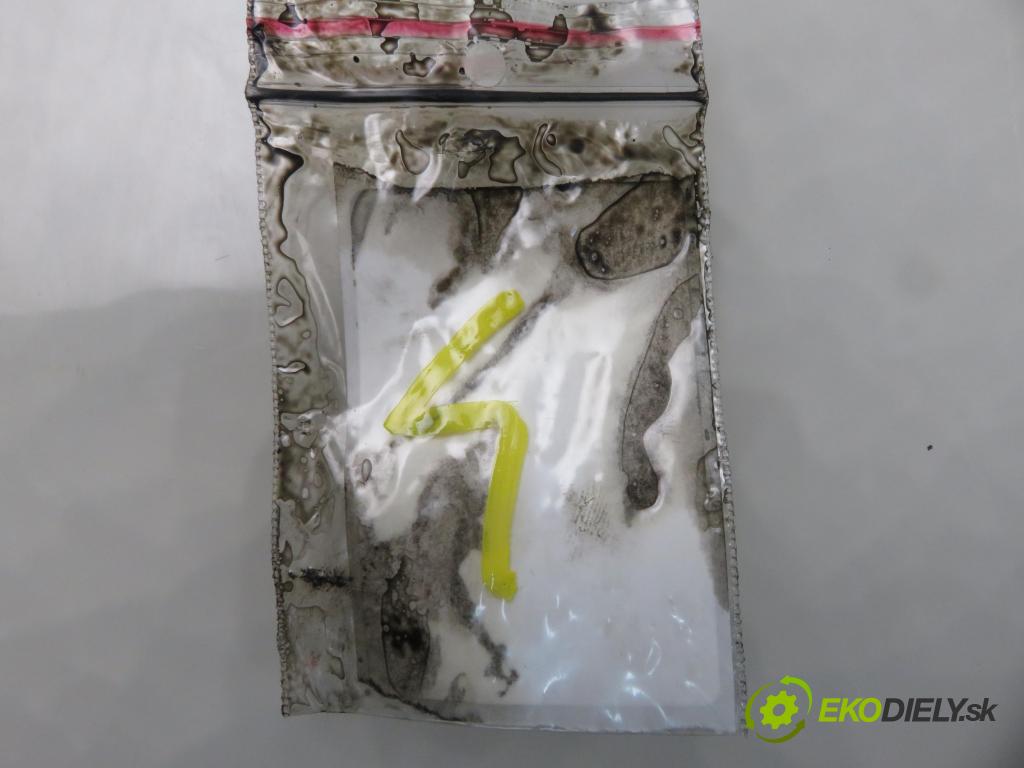 VW BORA (1J2) SEDAN 2002 74,00 1.9 TDI PD 101 - ATD 1896,00 Vstrekovač 038130073J ; 0414720015 (Vstrekovač paliva)