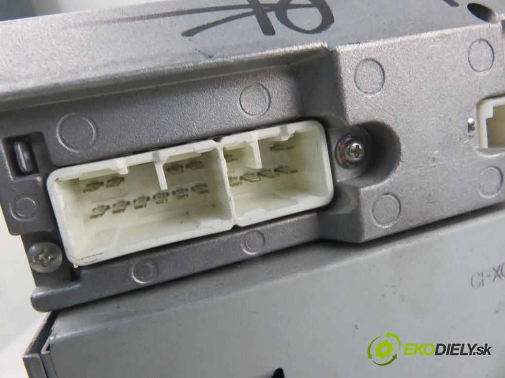 TOYOTA COROLLA (_E12_) HB 2004 66,00 2.0 D-4D 1995,00 RADIO CD 8612002380
