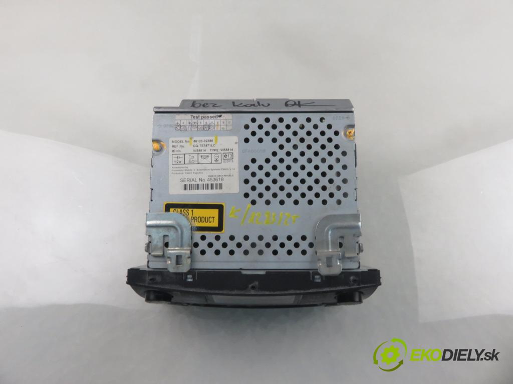 TOYOTA COROLLA (_E12_) HB 2004 66,00 2.0 D-4D 1995,00 RADIO CD 8612002380