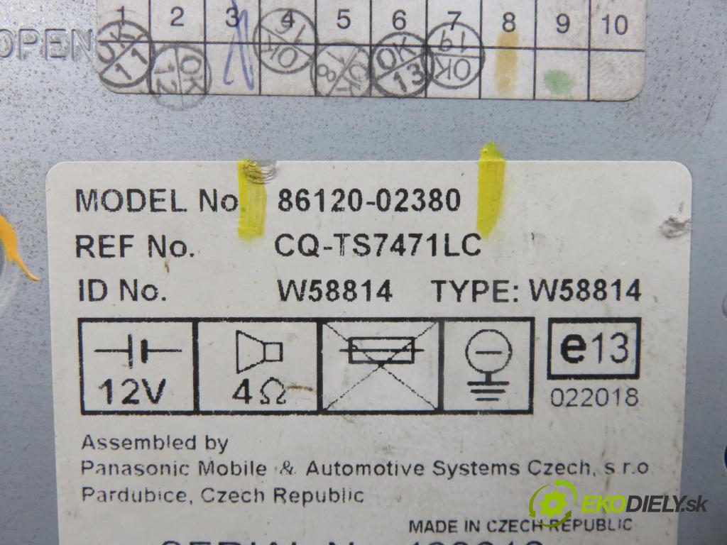 TOYOTA COROLLA (_E12_) HB 2004 66,00 2.0 D-4D 1995,00 RADIO CD 8612002380