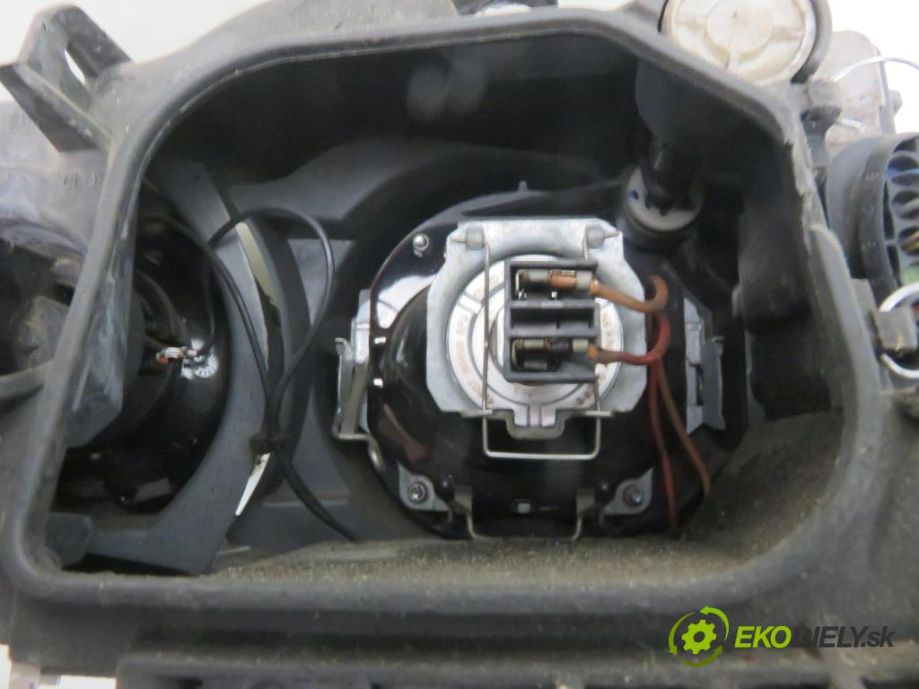 AUDI A4 Avant (8E5, B6) KOMBI 2001 96,00 1.9 TDI - AWX 1896,00 světlo LP 8E0941003F
