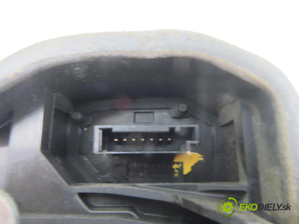 BMW 5 (E60) SEDAN 2004 130,00 525 d - M57 D25 177 (256D2) 2497,00 zámok 7154619
