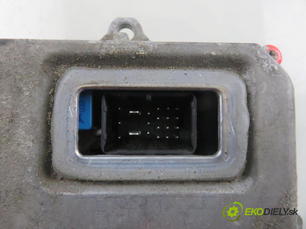 OPEL VECTRA B Kombi (J96) KOMBI 2000 100,00 2.0 i 16V 136 - X 20 XEV 1998,00 Menič xenonová 1307329053