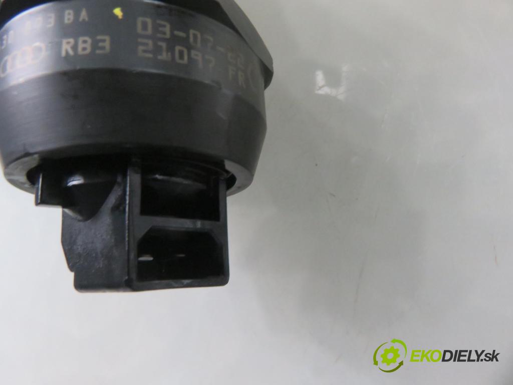 VW PASSAT B5.5 Variant (3B6) KOMBI 2003 96,00 1.9 TDI - AWX 1896,00 Vstrekovač 038130073BA ; 0414720216 (Vstrekovač paliva)