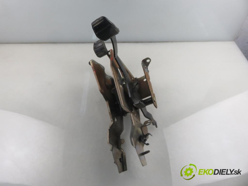 RENAULT LAGUNA I Grandtour (K56_) KOMBI 1998 102,00 2.0 16V (K56D/M) - N7Q 700 1948,00 PEDALY brzdy / spojky 7700423804