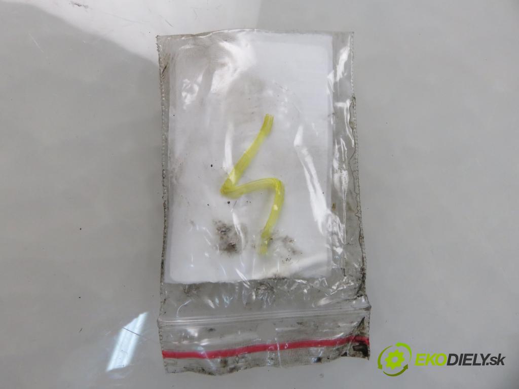 BMW 5 Touring (E39) KOMBI 2001 135,00 530 d - M57 D30 (306D1) 2926,00 vstrekovač 0445110047 ; 7785984 (Vstrekovač paliva)