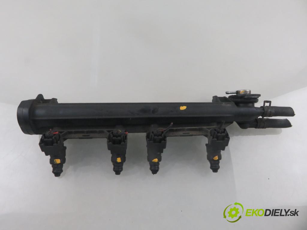 AUDI A3 (8L1) HB 2002 75,00 1.6 - AVU 1595,00 Lišta vstrekovacia 037906031AL ; 06A133317A (Vstrekovacia lišta)