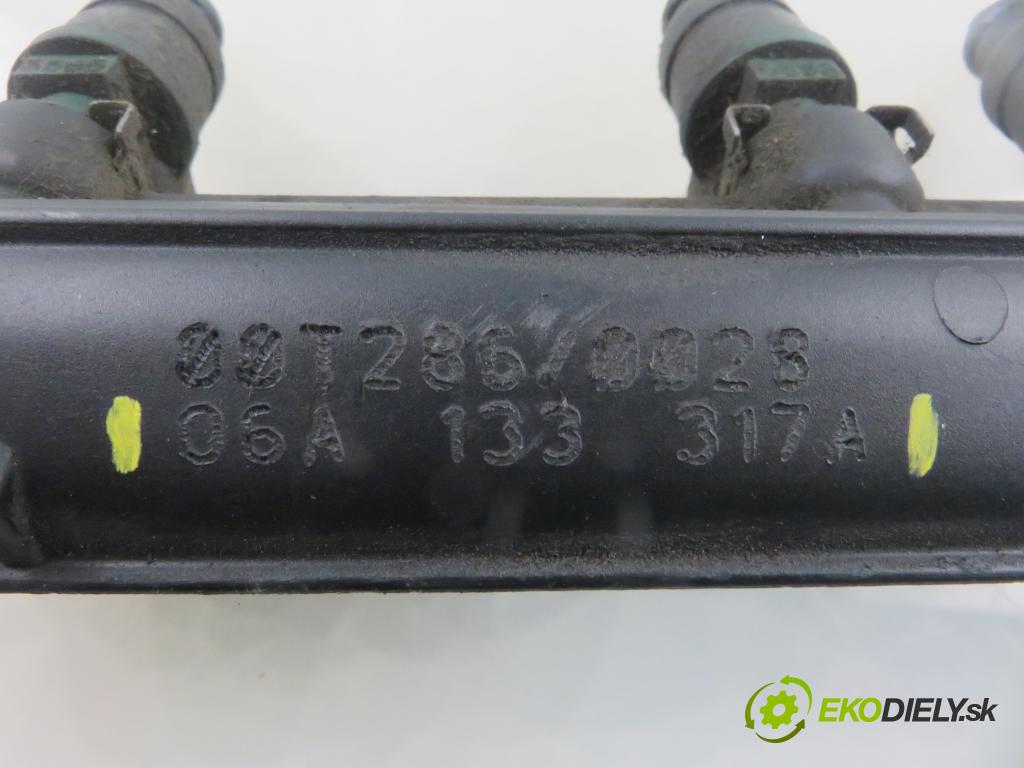 AUDI A3 (8L1) HB 2002 75,00 1.6 - AVU 1595,00 Lišta vstrekovacia 037906031AL ; 06A133317A (Vstrekovacia lišta)