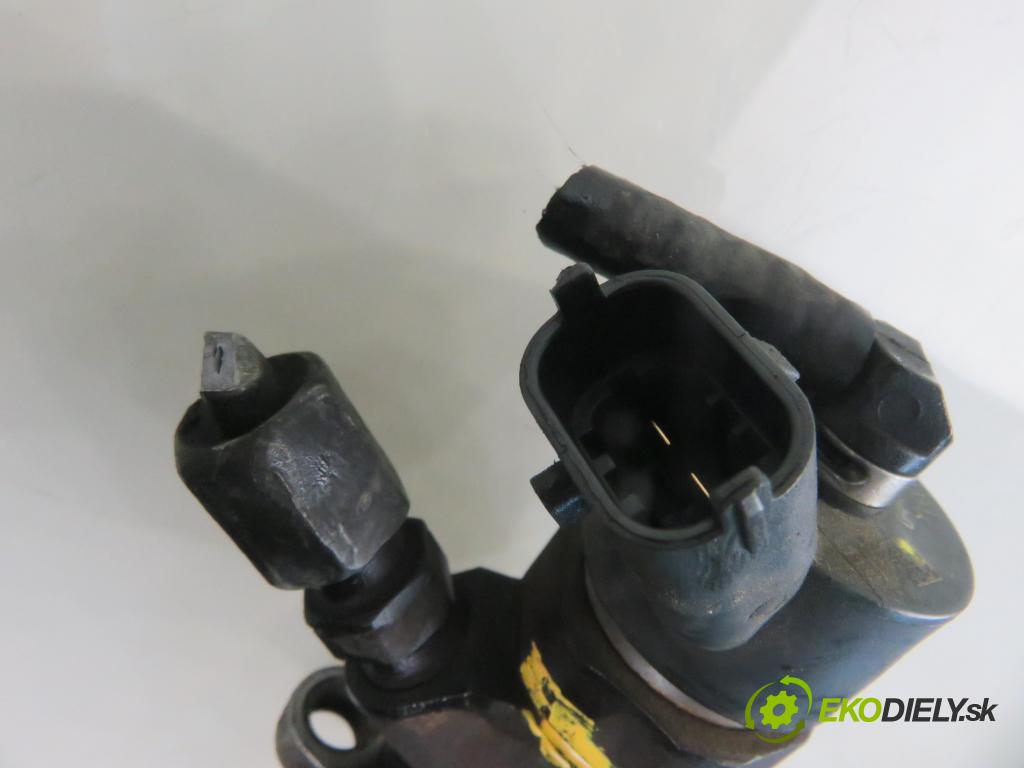 FORD FOCUS II Turnier (DA_, FFS, DS) KOMBI 2006 66,00 1.6 TDCI 90 1560,00 vstrekovač 0445110239 (Vstrekovač paliva)