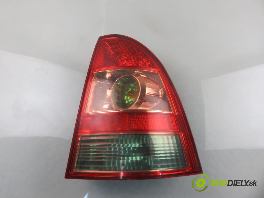 TOYOTA COROLLA kombi (_E12_) KOMBI 2005 0,00 1.4 D4-D (NDE120_) - 1ND-TV 1364,00 světlo pravé zadní 