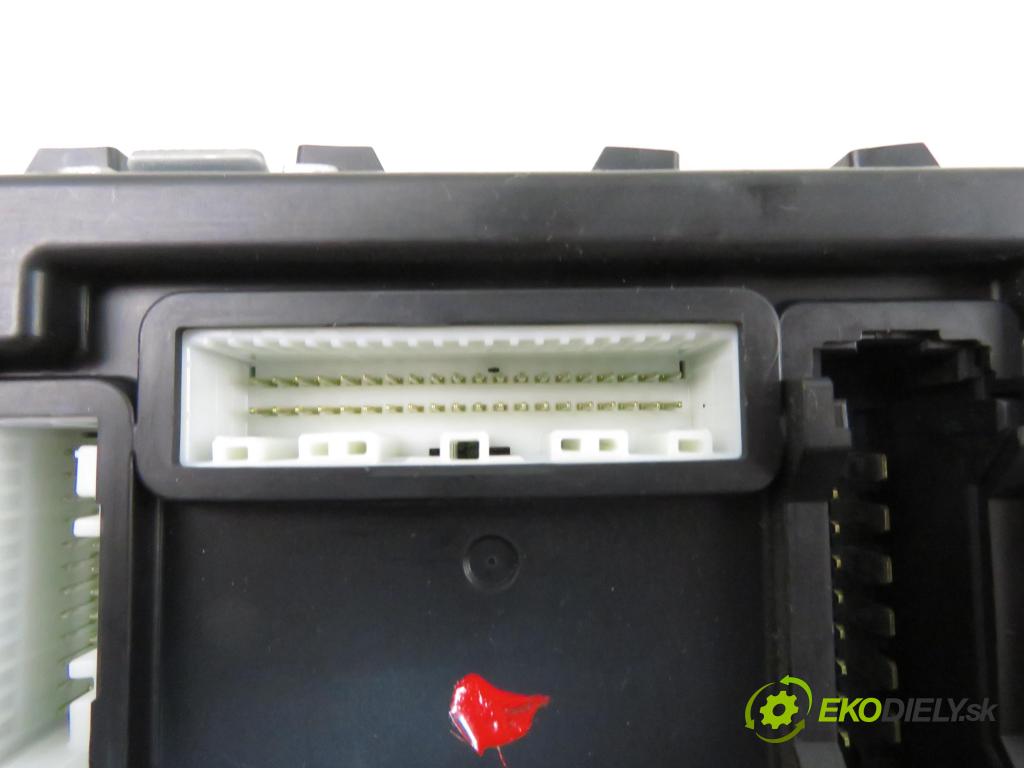 SUZUKI GRAND VITARA II (JT, TE, TD) SUV 2006 103,00 2.0 140 (JB420W) - J20A 1995,00 MODUL komfortu 3677064JE1