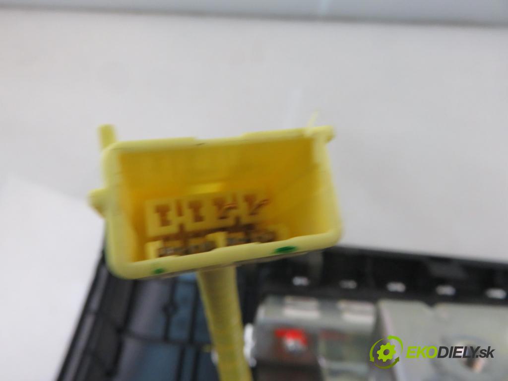 SUZUKI GRAND VITARA II (JT, TE, TD) SUV 2006 103,00 2.0 140 (JB420W) - J20A 1995,00 AirBag air BAG CESTUJÍCÍ: 7391065J1