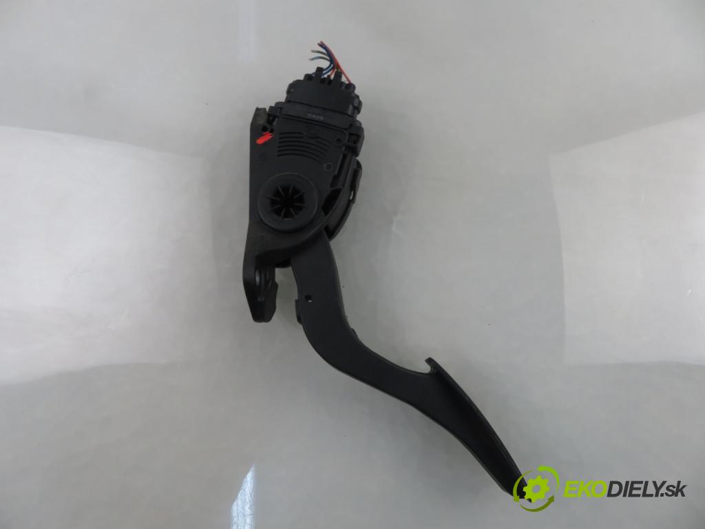 SUZUKI GRAND VITARA II (JT, TE, TD) SUV 2006 103,00 2.0 140 (JB420W) - J20A 1995,00 Potenciometer plynu I590065J01 ; 6PV00907400 (Potenciometer plynového pedálu)