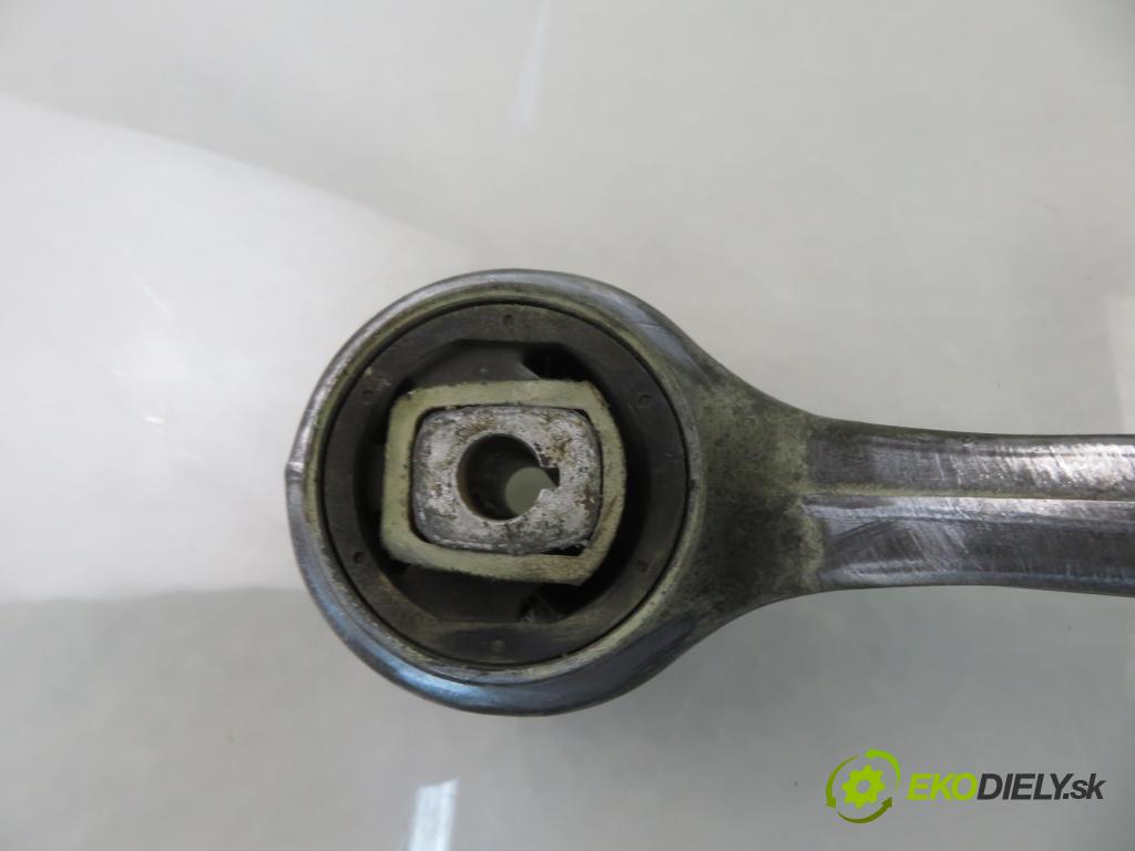 AUDI A4 (8E2, B6) SEDAN 2001 96,00 1.9 TDI PD 130 - AWX 1896,00 rameno dolní pravý zadní část 