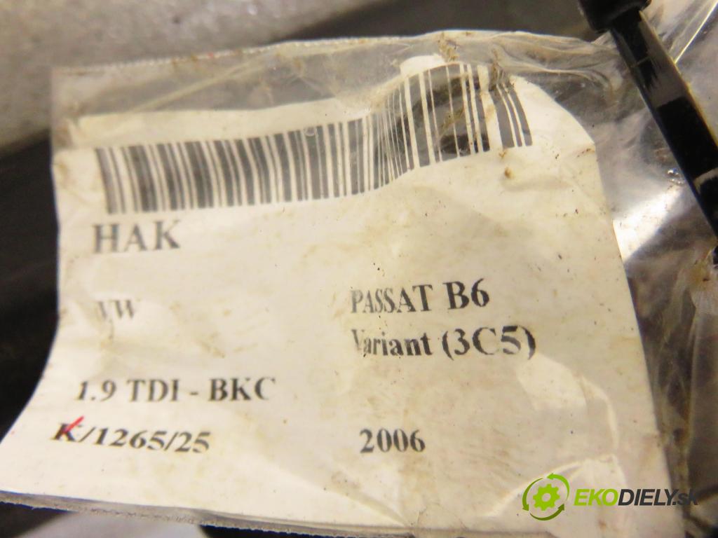 VW PASSAT B6 Variant (3C5) KOMBI 2006 77,00 1.9 TDI - BKC 1896,00 Hák 3C0092155 ; 321534