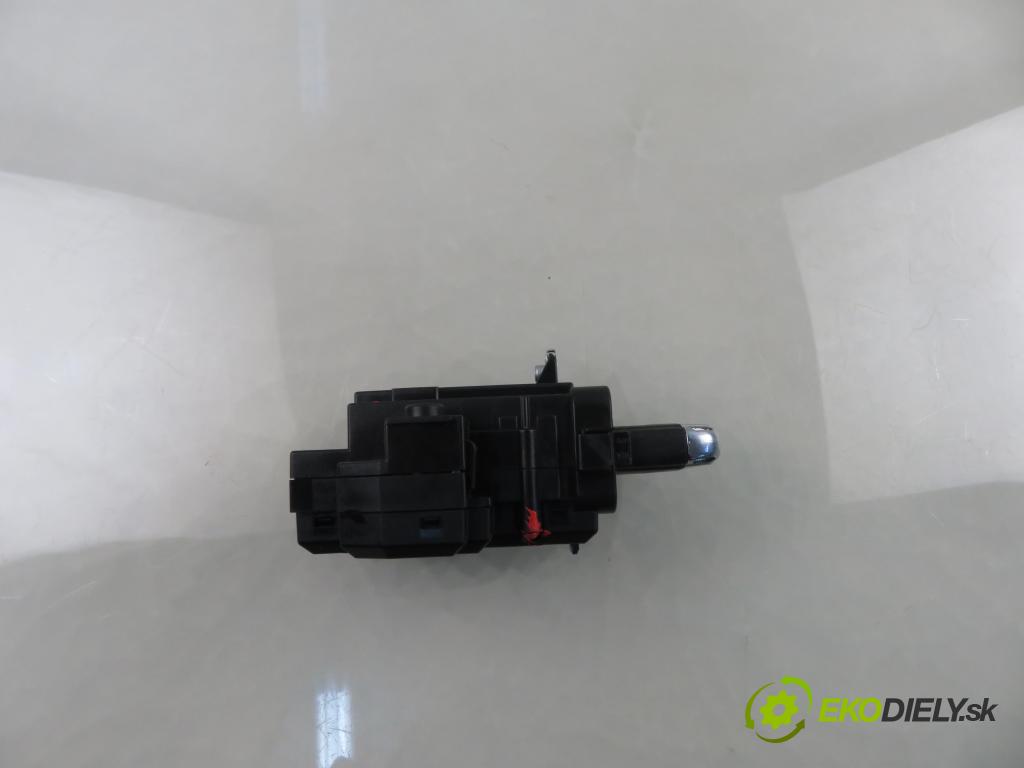 AUDI A4 Avant (8K5, B8) KOMBI 2010 125,00 2.0 TDI quattro - CAHA 1968,00 spinačka 8K0909131C (Spínacia skrinka)