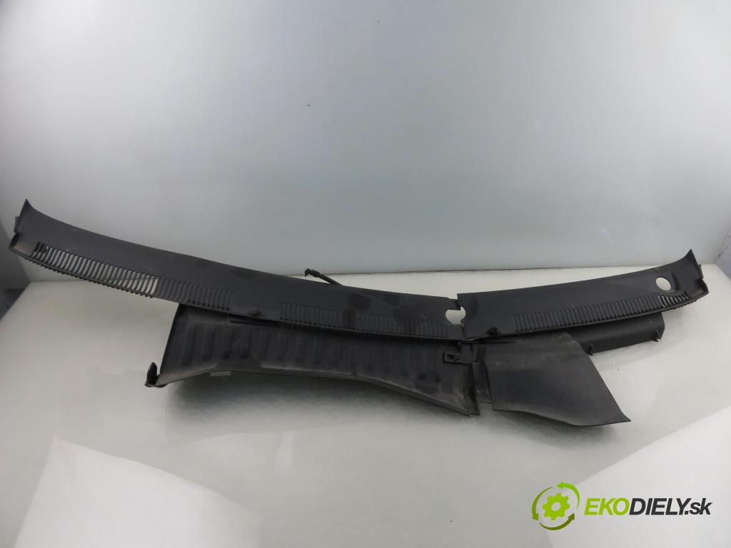 OPEL CORSA C (X01) HB 2001 43,00 1.0 12V 58 - Z 10 XE 973,00 Torpédo, plast pod čelné okno 09116435 (Torpédo (plast pod čelným sklom))