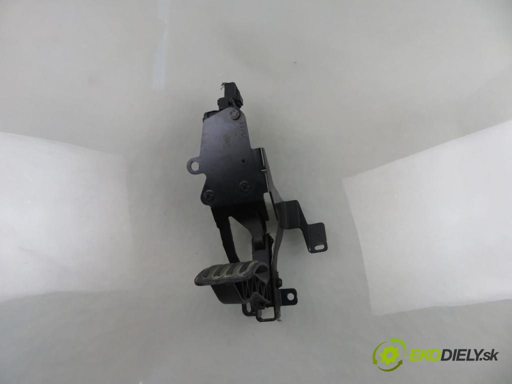 CITROEN C8 (EA_, EB_) MINIVAN 2005 79,00 2.0 HDi - RHM (DW10ATED4) 1997,00 Potenciometer plynu 1400838680 ; 6PV00908309 (Potenciometer plynového pedálu)