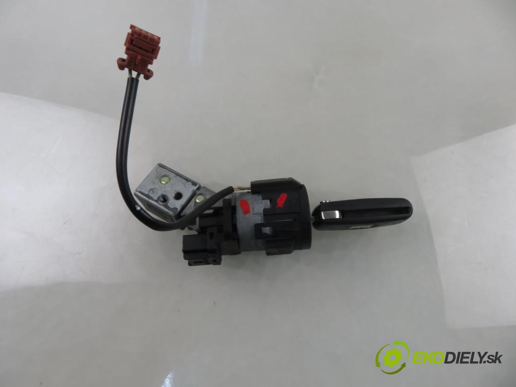 CITROEN C8 (EA_, EB_) MINIVAN 2005 79,00 2.0 HDi - RHM (DW10ATED4) 1997,00 spinačka 9648445180 (Spínacia skrinka)