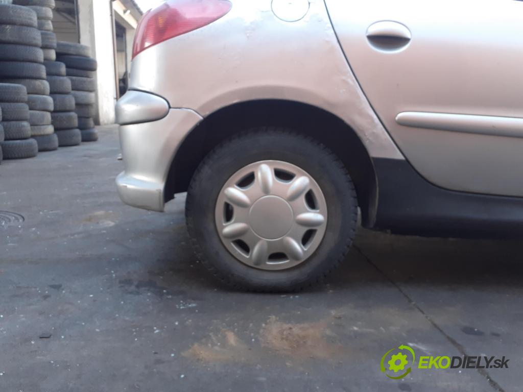PEUGEOT 206 liftback (2A/C) HB 2004 50,00 1.4 HDi 8V 70 - 8HZ 1398,00 výztuha zadní část ABS 