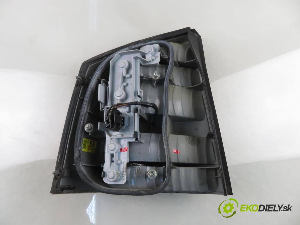 OPEL VECTRA C (Z02) HB 2005 110,00 1.9 CDTI - Z 19 DTH 1910,00 světlo pravé zadní 13157647