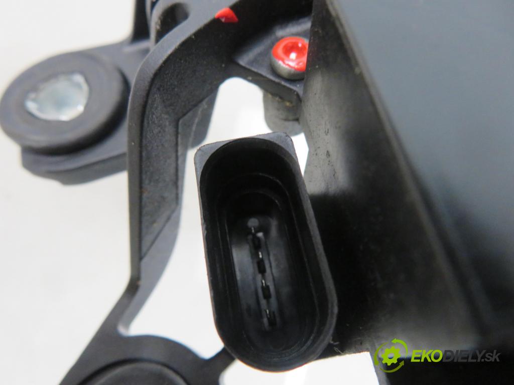 VW GOLF V (1K1) HB 2006 77,00 1.9 TDI PD 105 - BKC 1896,00 motorek stěrače ZADNÍ: 1K6955711B ; 0390201800