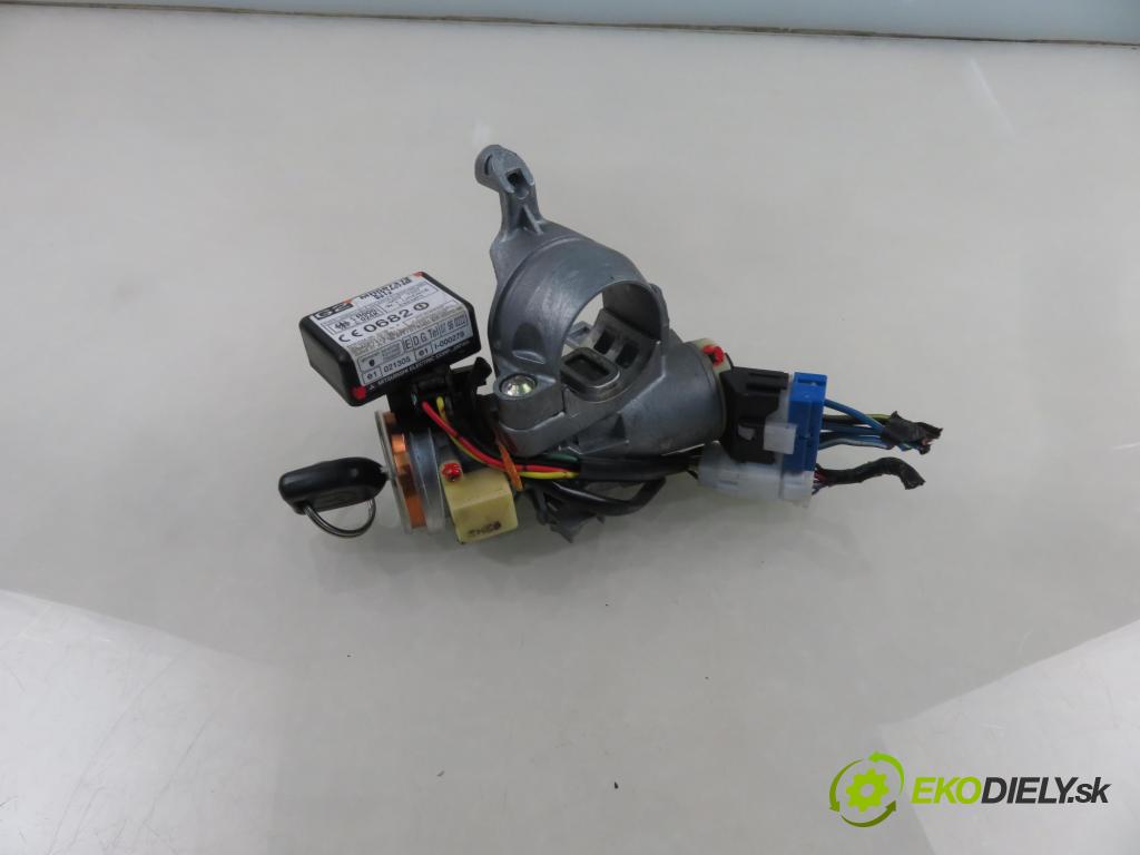 MITSUBISHI OUTLANDER I (CU_W) SUV 2003 118,00 2.4 4WD 160 (CU5W) - 4G69 2378,00 spinačka MR587312 (Spínacia skrinka)