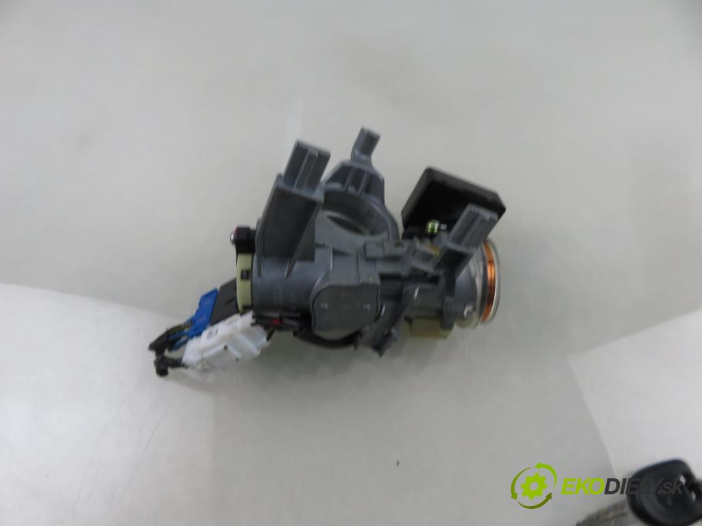 MITSUBISHI OUTLANDER I (CU_W) SUV 2003 118,00 2.4 4WD 160 (CU5W) - 4G69 2378,00 spinačka MR587312 (Spínacia skrinka)