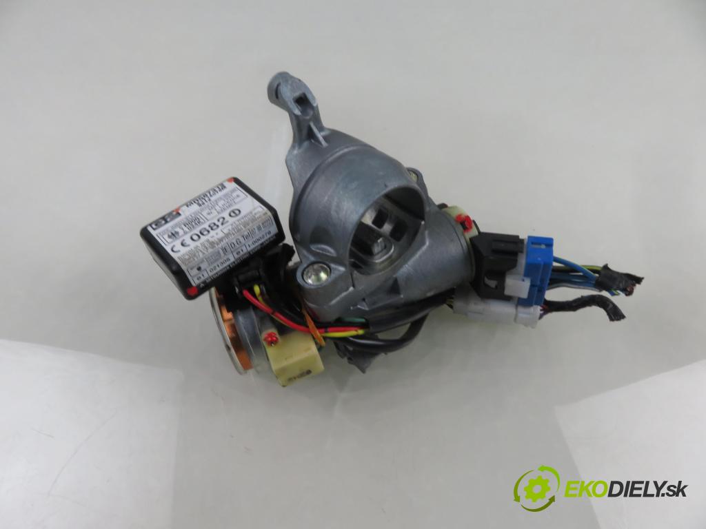 MITSUBISHI OUTLANDER I (CU_W) SUV 2003 118,00 2.4 4WD 160 (CU5W) - 4G69 2378,00 spinačka MR587312 (Spínacia skrinka)