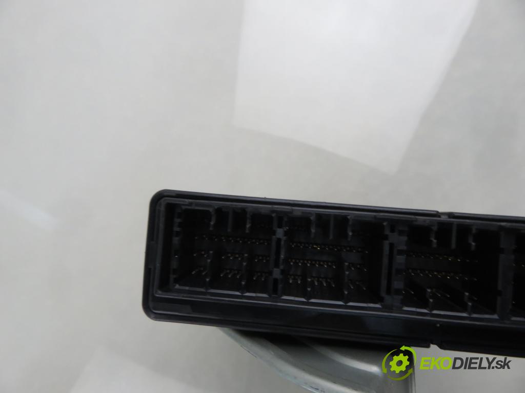 MITSUBISHI OUTLANDER I (CU_W) SUV 2003 118,00 2.4 4WD 160 (CU5W) - 4G69 2378,00 řídící jednotka motora MN147192