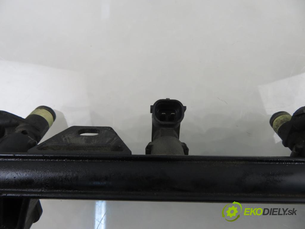 VW POLO (9N_) HB 2003 55,00 1.4 16V 75 - BBY 1390,00 Lišta vstrekovacia 036133320 ; 0369066031M (Vstrekovacia lišta)