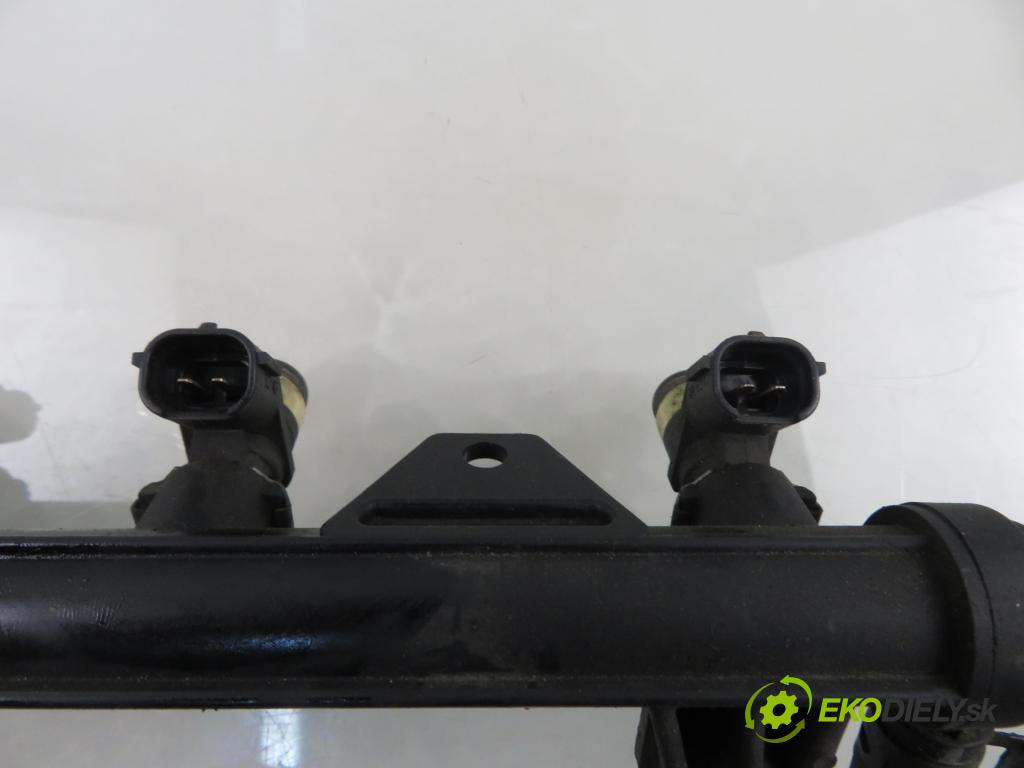 VW POLO (9N_) HB 2003 55,00 1.4 16V 75 - BBY 1390,00 Lišta vstrekovacia 036133320 ; 0369066031M (Vstrekovacia lišta)