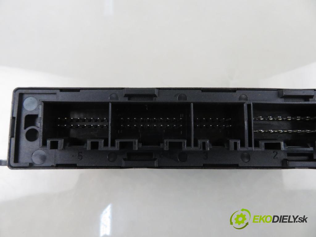 AUDI A4 Avant (8E5, B6) KOMBI 2003 96,00 1.9 TDI PD 130 - AVF 1896,00 MODUL komfortu 8E0959433AR