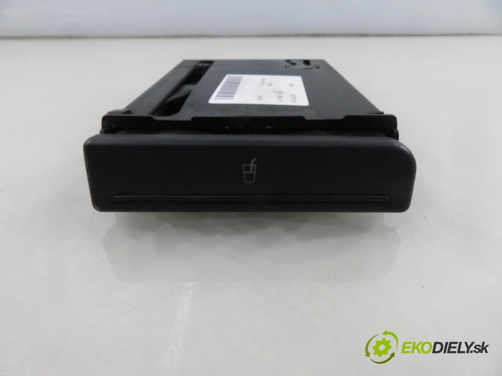 AUDI A4 Avant (8E5, B6) KOMBI 2003 96,00 1.9 TDI PD 130 - AVF 1896,00 Držiak na nápoje 8E1862534 (Držiak (úchyt) na nápoje)