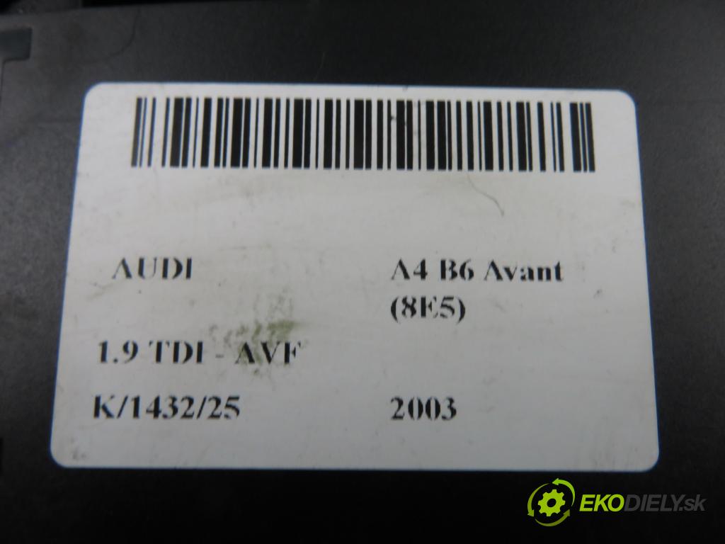 AUDI A4 Avant (8E5, B6) KOMBI 2003 96,00 1.9 TDI PD 130 - AVF 1896,00 Držiak na nápoje 8E1862534 (Držiak (úchyt) na nápoje)