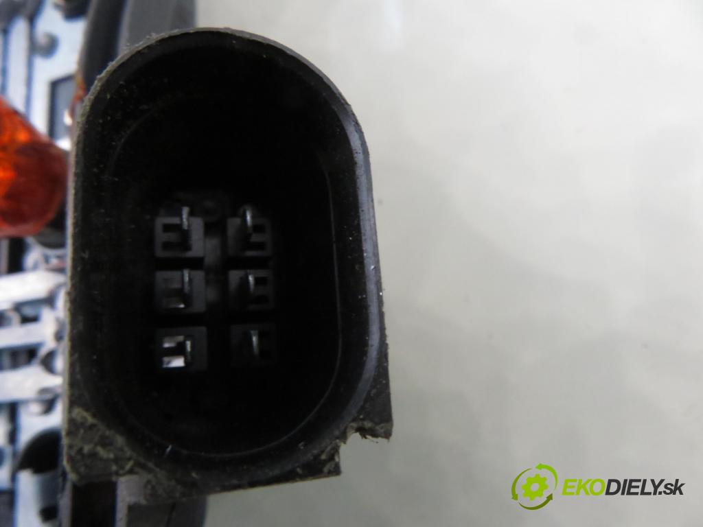 AUDI A4 Avant (8E5, B6) KOMBI 2003 96,00 1.9 TDI - AVF 1896,00 světlo pravé zadní 8E9945258