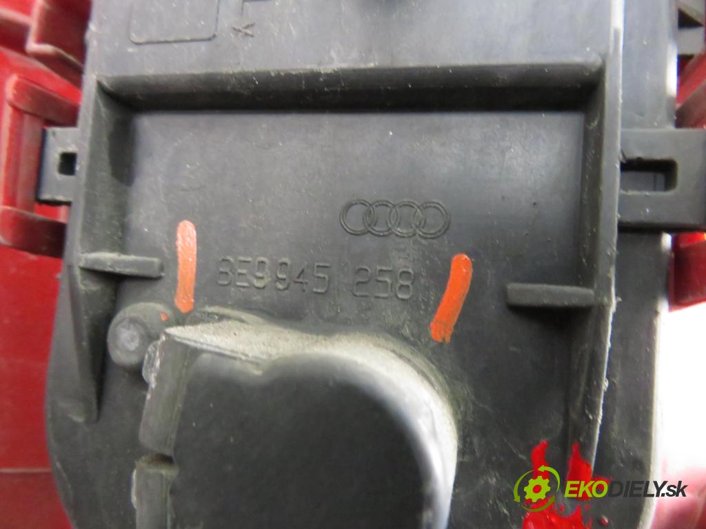 AUDI A4 Avant (8E5, B6) KOMBI 2003 96,00 1.9 TDI - AVF 1896,00 světlo pravé zadní 8E9945258