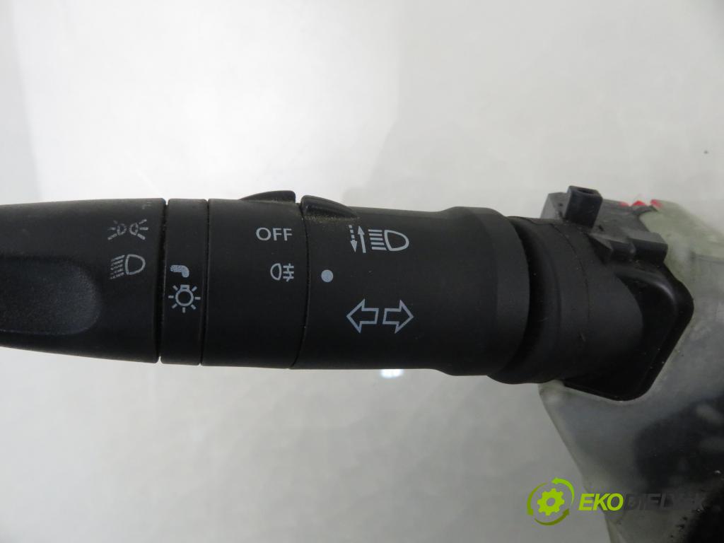 NISSAN MICRA III (K12) HB 2004 48,00 1.2 - CR12DE 1240,00 páčka/prepínač 25560AX702