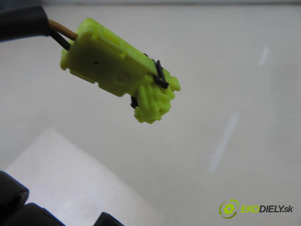 NISSAN MICRA III (K12) HB 2004 48,00 1.2 - CR12DE 1240,00 páčka/prepínač 25560AX702